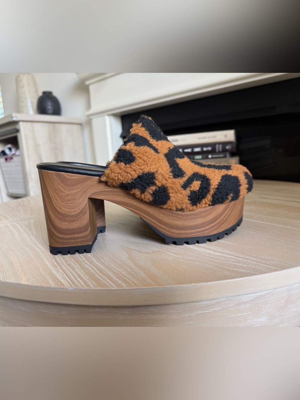 Jessica Simpson|Leopard-Print Sherling slip on Platform Clogs in Brown & Black•
